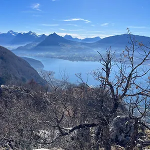 entre-lac-dannecy-et-montagnes-golf-et-parapente-a-pieds.hotels-rhonealpes.com/